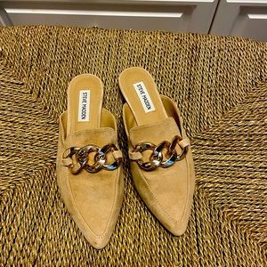 Steve Madden Tan Suede Mules w/Gold Chain size 7